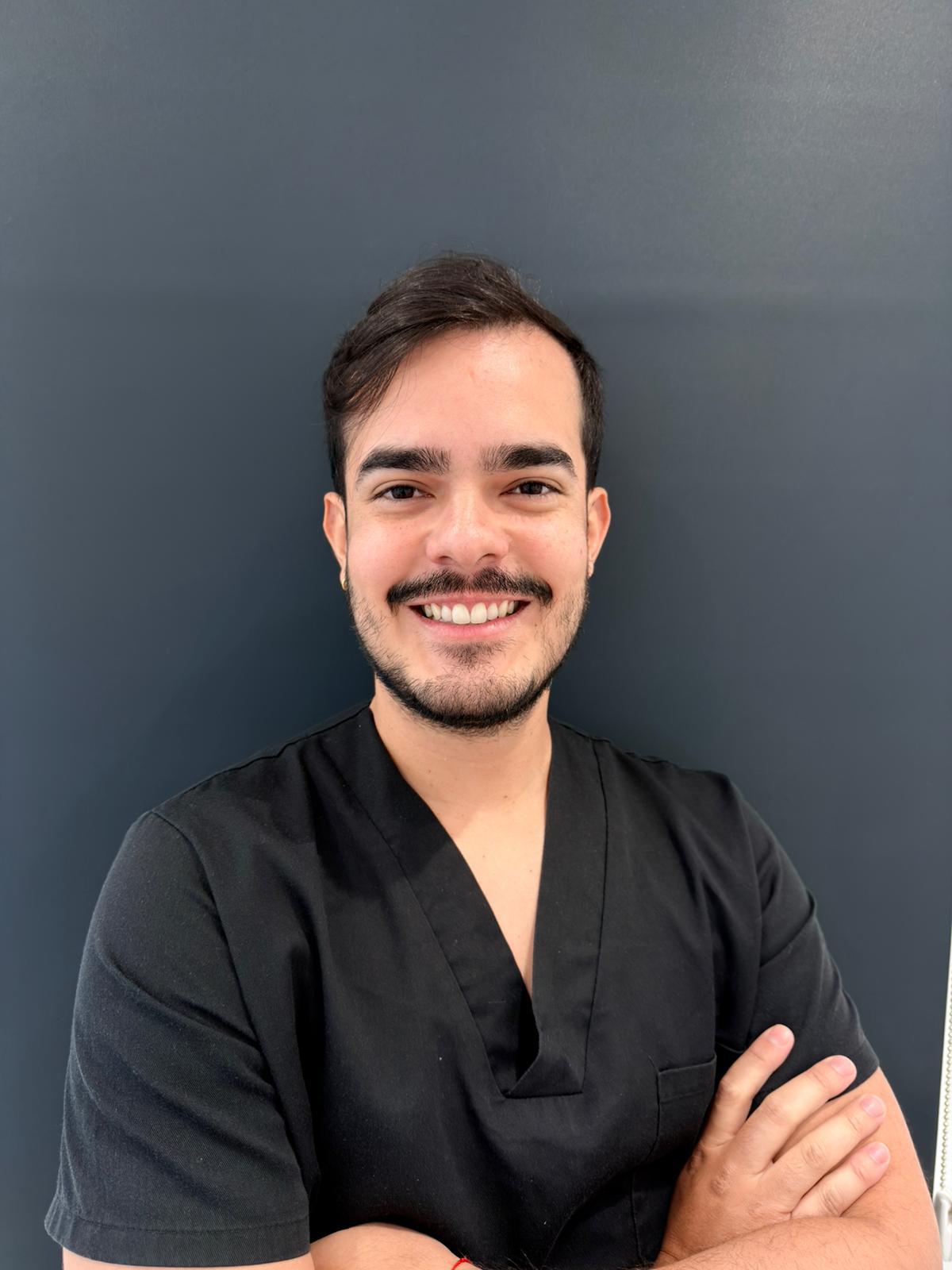 David Mora dentista embajadores